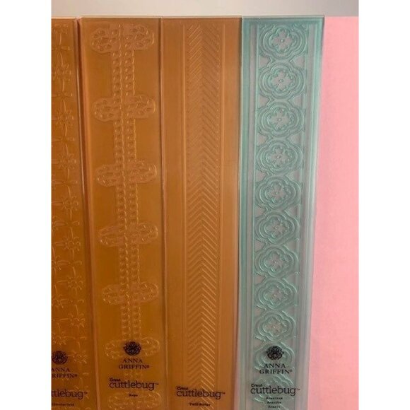 Anna Griffin Embossing Border Folder set #7 - Picture 6 of 10